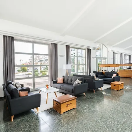 Akazienhaus هيرتسوجيناوراخ